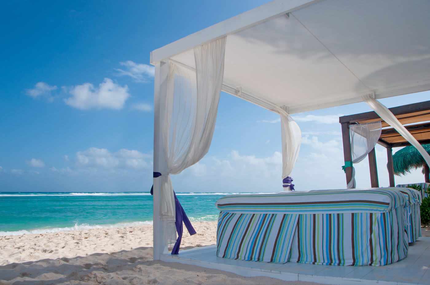 Couple enjoying Relaxing Massage at Hotel Grand Oasis Cancun