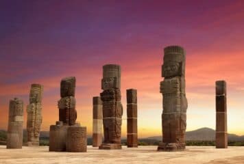 Monumentos atlantes en Tula de Allende
