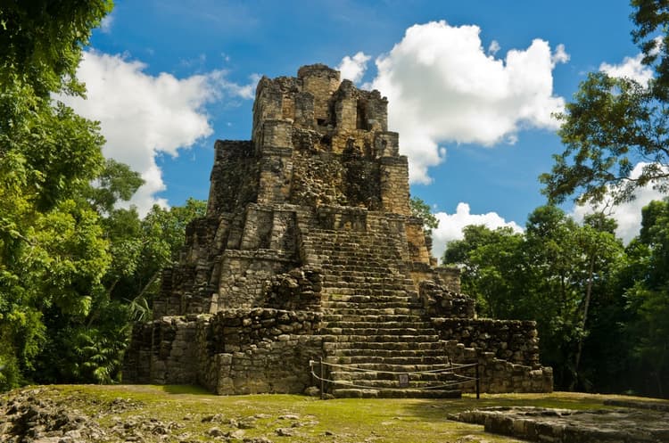 Zona arqueologica en Muyil