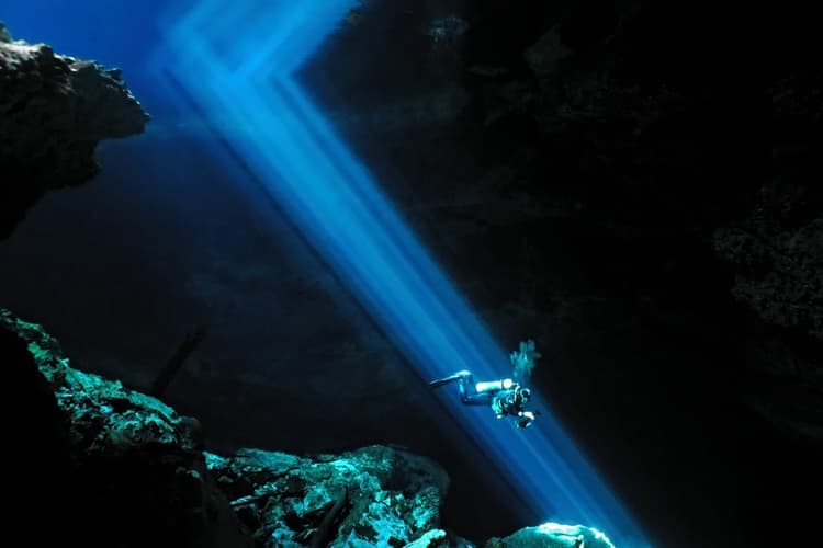 Buceando en el Gran Cenote Tulum