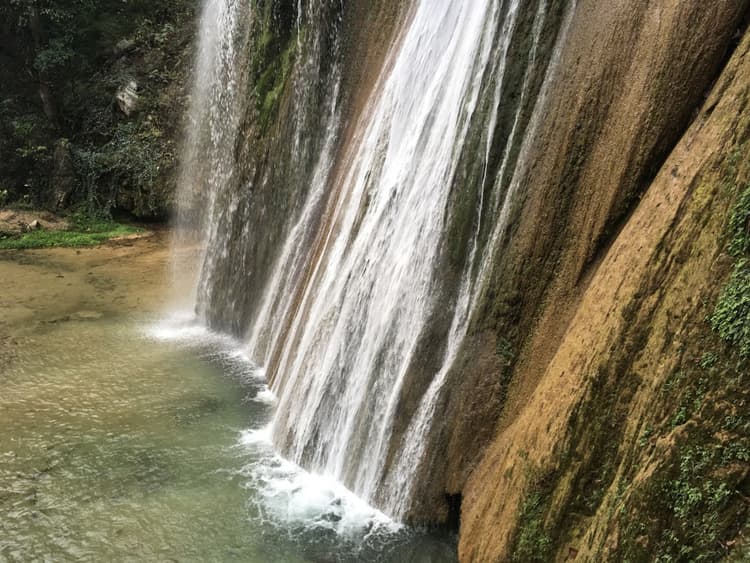 Agua Cascada Cola de Caballo en Monterrey