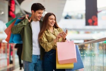 Cancún pareja de compras