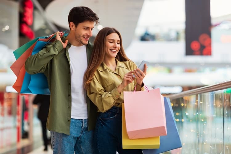 Cancún pareja de compras