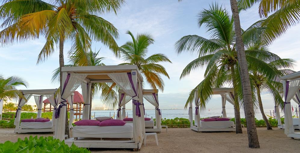 Descubre el Paraíso: Beach Clubs en los Hoteles Oasis de Cancún y Tulum